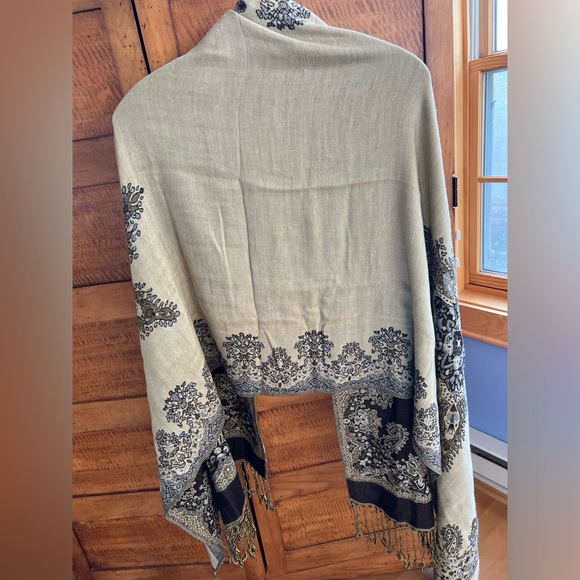 3️⃣Three Pashmina Oblong Scarves/Wraps | Insignificantly Imperfect | Reversible - Picture 15 of 16